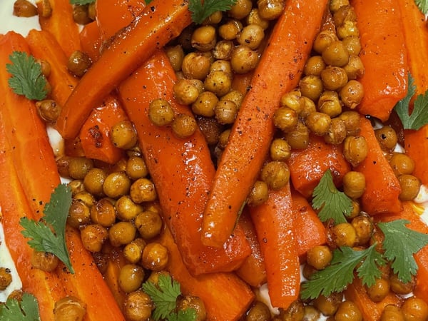 Spicy Maple Roasted Carrots with Crispy Chickpeas & yughurt Sauce