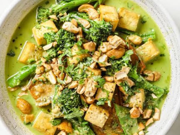 THAI GREEN TOFU & VEGETABLE CURRY