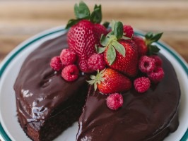 chocolate chia fudge cake w ganache