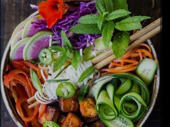 THAI TOFU NOODLE SALAD