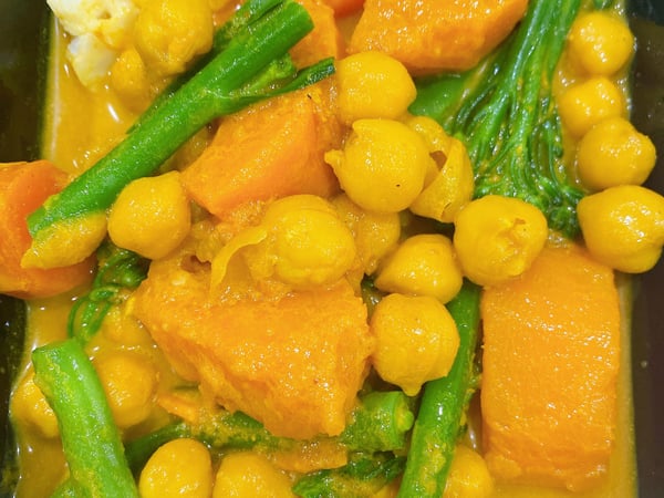 Vegan Coconut Chickpea Curry - 269 Cal