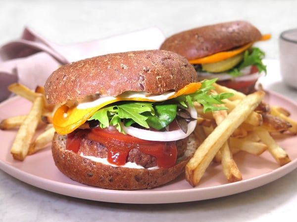 SPECIAL: Classic Froom burger with baked shoestring fries