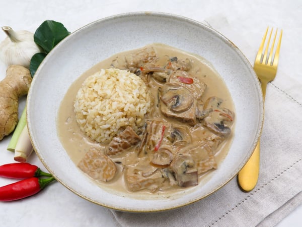 Tempeh and mushrooms in lemongrass coconut milk