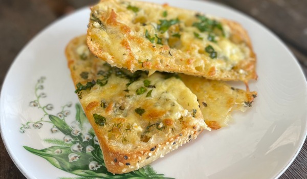 cheesey garlic bread | vego |