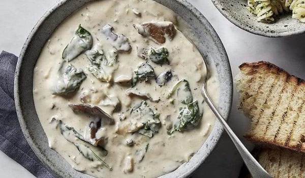 Creamy Forest Mushroom Ragu w. Pasta