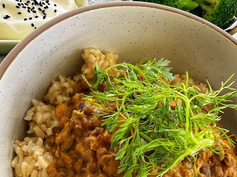 Red Lentil & Potato Curry w/ Broccoli and brown rice(S/S)