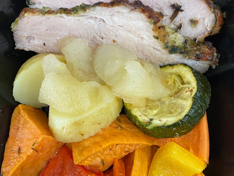 Roast Pork & Seasonal Roast Veg 332 Cal