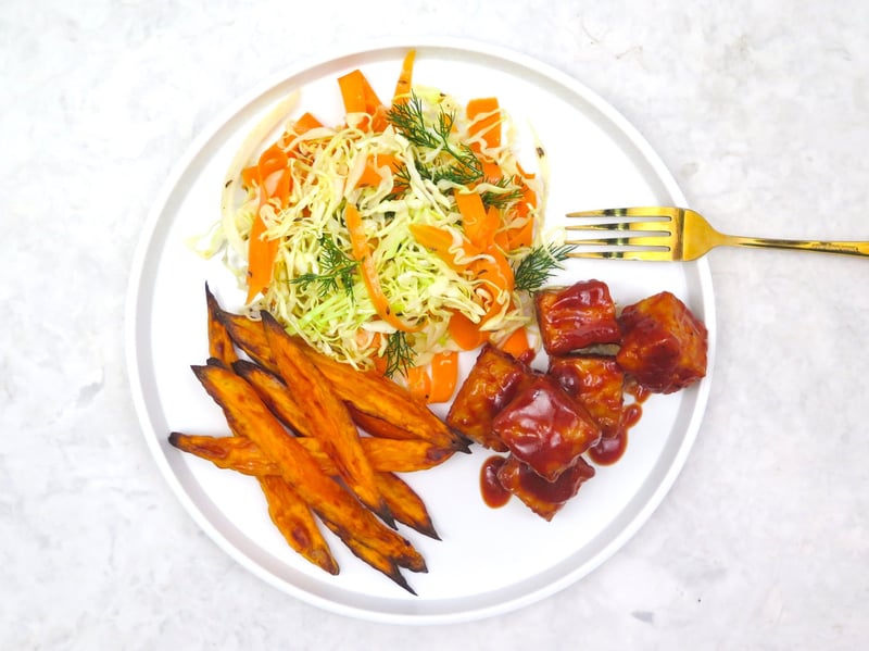 Memphis BBQ tempeh and slaw