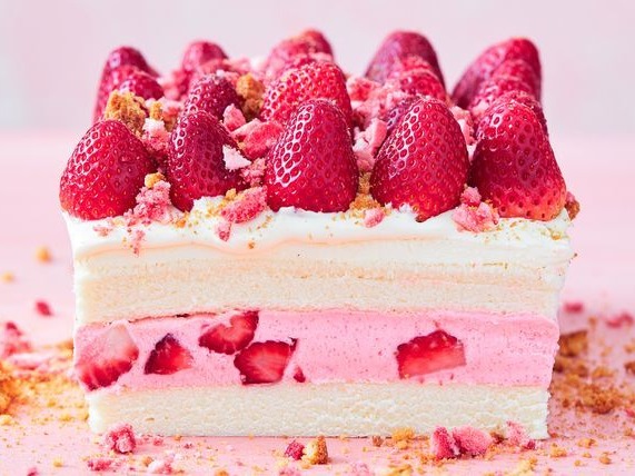 Strawberry Crunch Cake