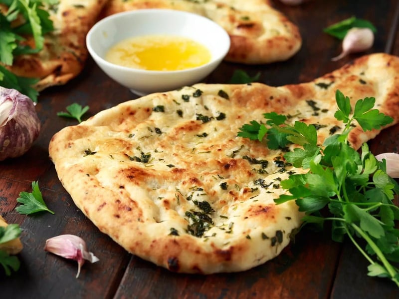 Garlic Naan (Serves 1)