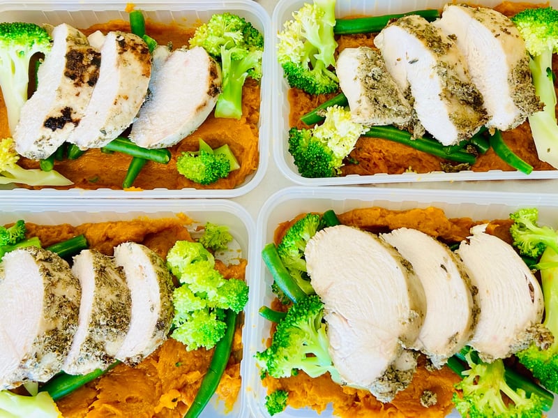 Gainz - Sage Chicken with Vegetables & Sweet Potato Mash