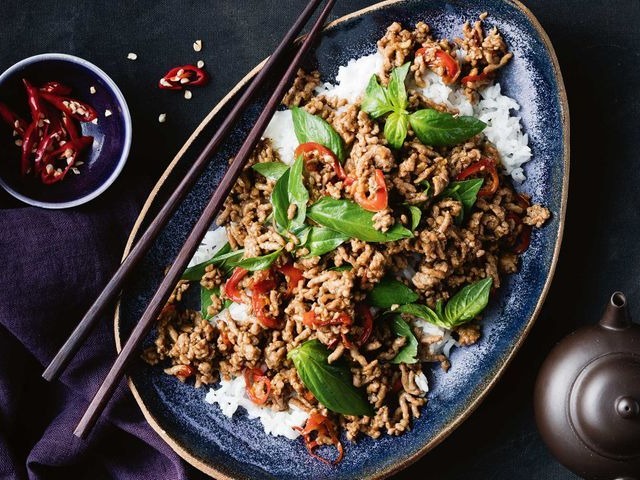 Stir Fried Chicken Mince with Thai Basil on Rice| Cơm Gà Xào Lá Quế