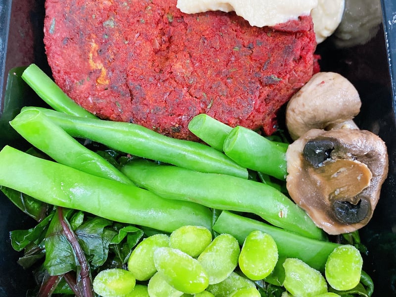 Vegan Beetroot & Bean Burger with sesami aoli