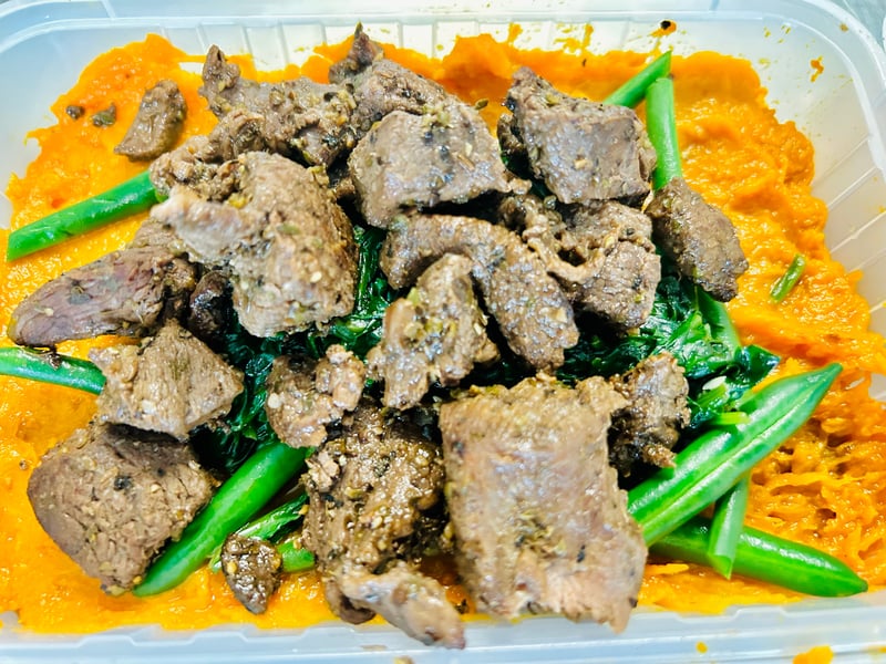 Lean - Kangaroo with Pumpkin Mash & Spinach