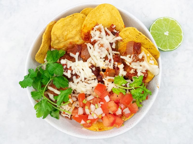 Kidney bean nachos with pico de gallo