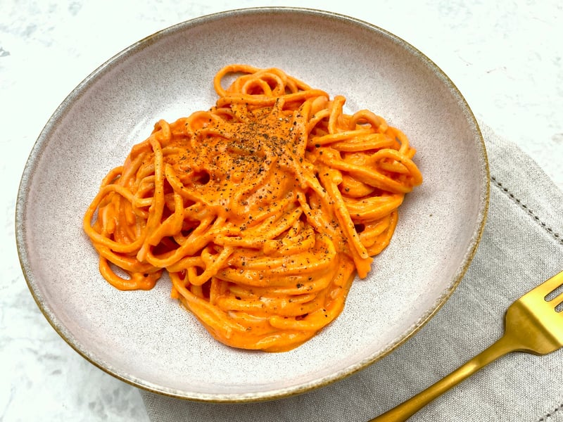 Creamy roasted red capsicum pasta