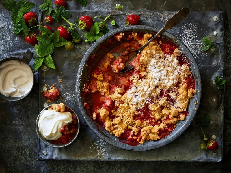 Rhubarb & Strawberry Crumble