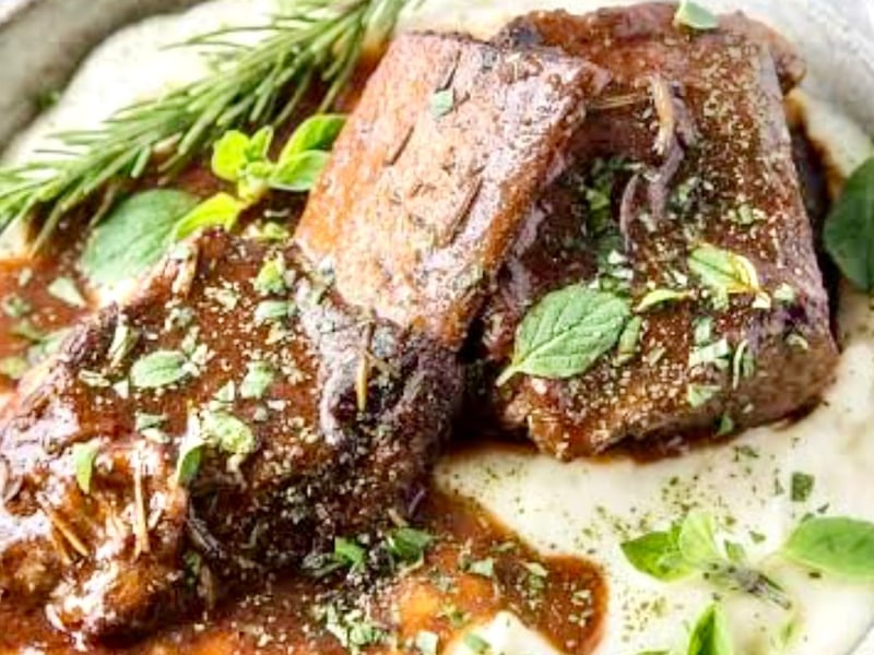 Gourmet Special: Braised Beef Spare Ribs with Cauli Mash & Mushroom Gravy Keto