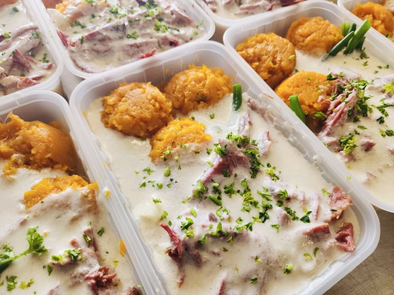 FROZEN: Slow Cooked Pulled Corned Beef with Mashed Pumpkin & White Sauce KETO