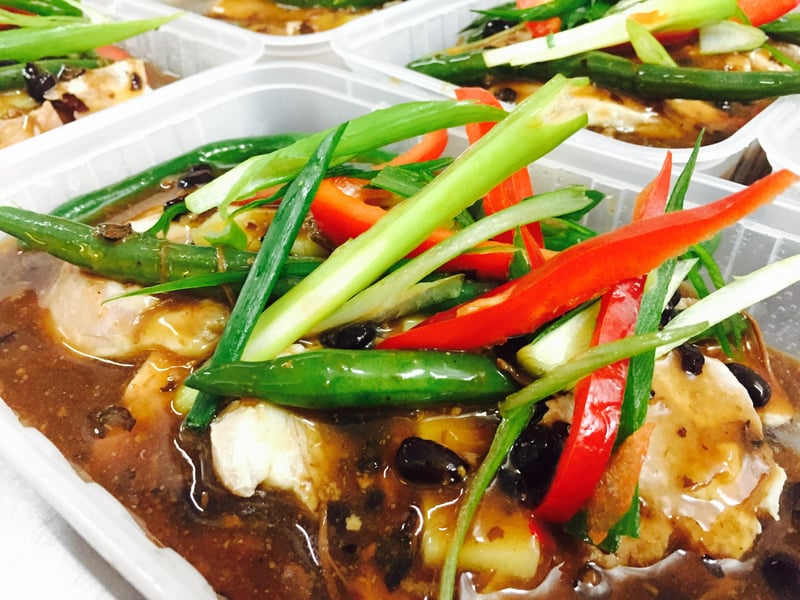 FROZEN: Black Bean Chicken with Steam Rice