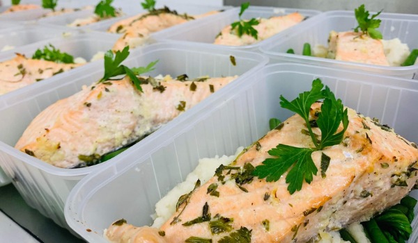 Gourmet Special: Seared Salmon with Cauliflower Mash & Greens KETO