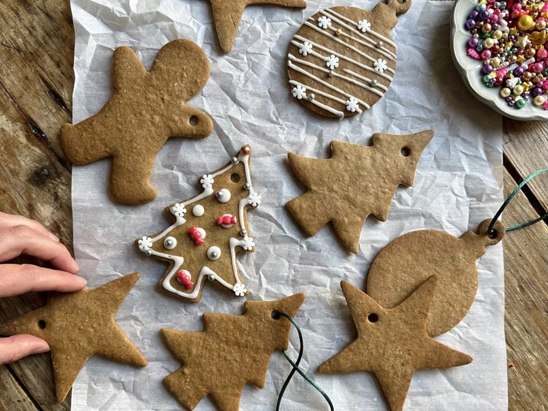 Gingerbread Tree Decoration Kit