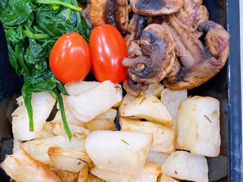 Chat Potatoes with Sauteed Mushrooms, Spinach & Cherry Tomatoes 175 Cal