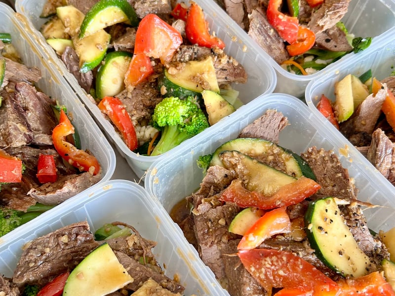 Gainz - Ginger & Garlic Beef Stir Fry with Broccoli & Rice