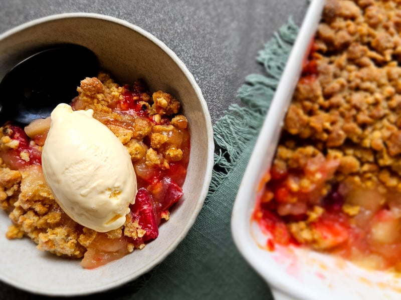 APPLE, RHUBARB & NUT CRUMBLE