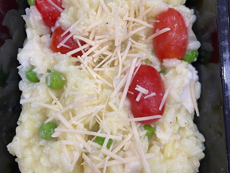 Summer Risotto with Saffron, Fish, Tomato & Peas  362 Cal