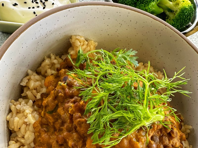 Red Lentil & Potato Curry w/ Broccoli and brown rice (L/E)