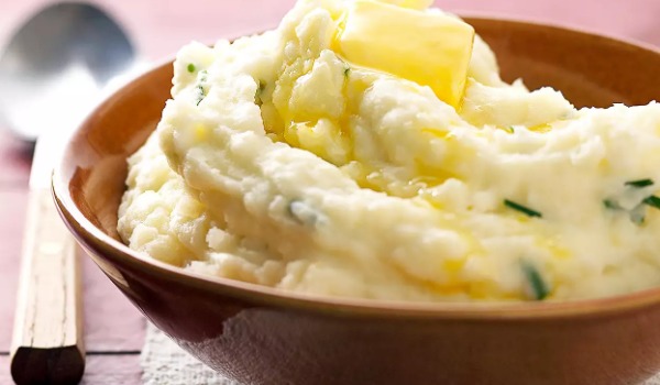 Creamy garlic and light herb mashed potato